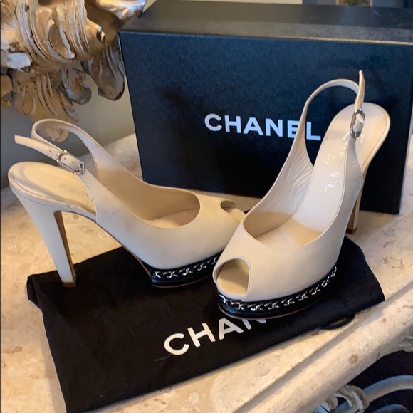 CHANEL open toe heels - Picture 1 of 8